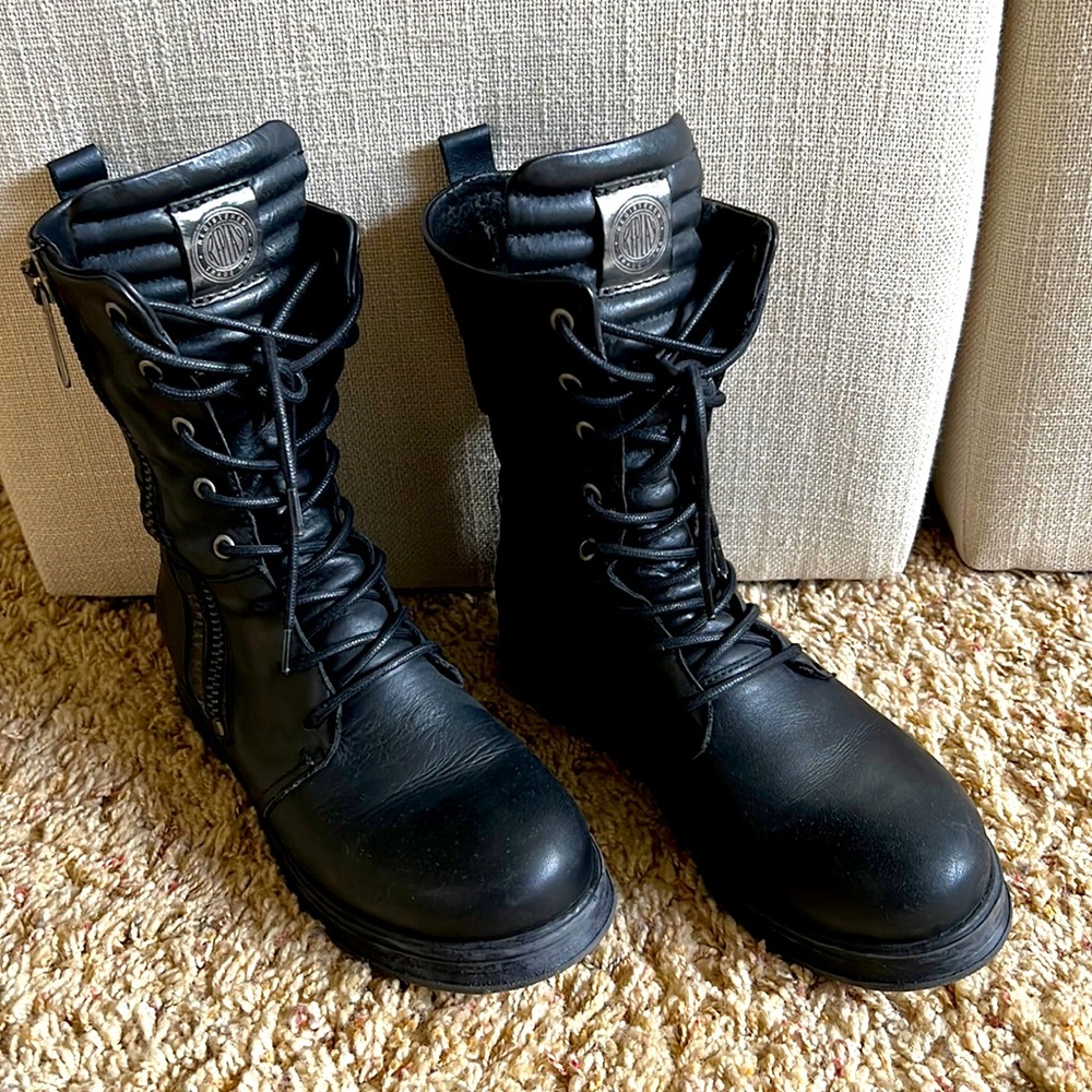 Replay boots in black size 8.